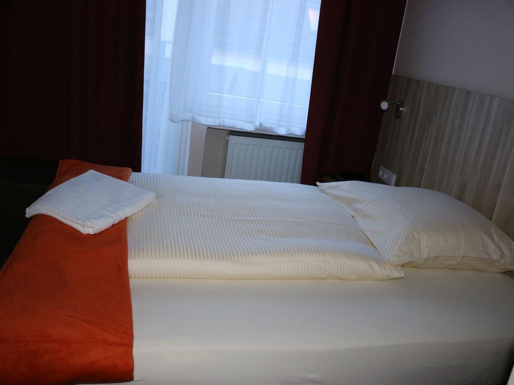 Hotel Paris Dusseldorf Exterior photo