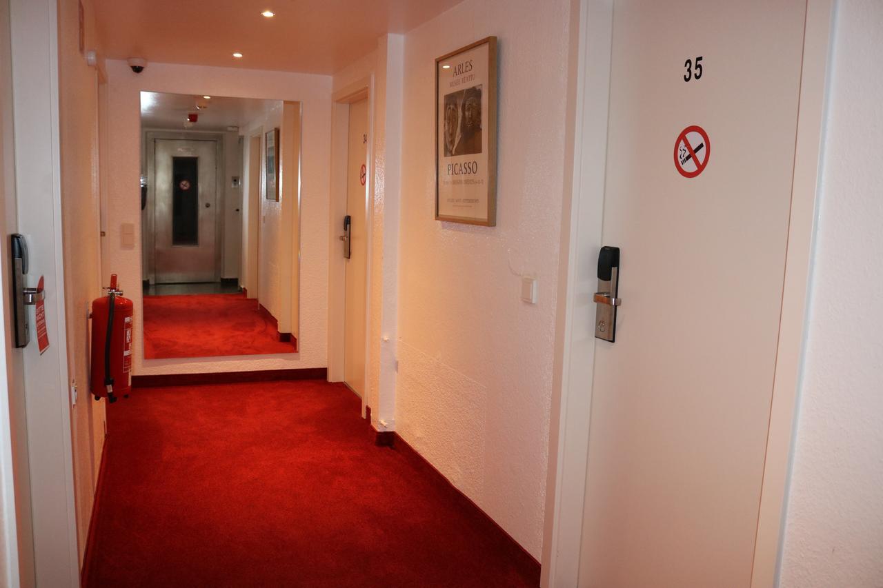 Hotel Paris Dusseldorf Exterior photo